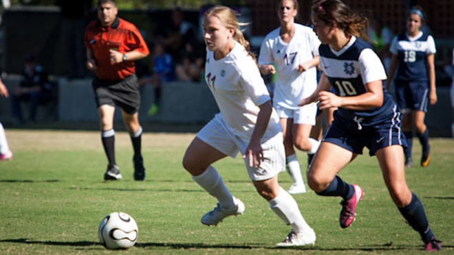 Trinity moves to No. 1 in NSCAA/Continental Tire top 25 women's poll