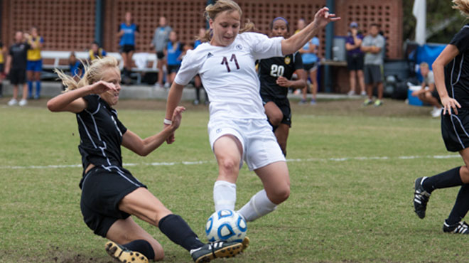 Trinity Women's Soccer Eliminated From NCAA Playoffs on Penalty Kicks