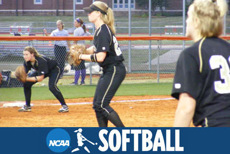 DePauw Overcomes Early Deficit for 6-3 NCAA Softball Win over Ithaca